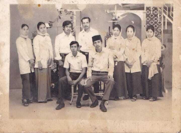 Berikut jajaran dewan guru generasi pertama, yang telah mengajar di MI MA'ARIF BAHRUL ULUM Kepuhrubuh, sebagian besar merupakan para tokoh pendidikan di desa Kepuhrubuh